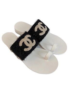 CHANEL CC logo embroidered toe ring leather sandals